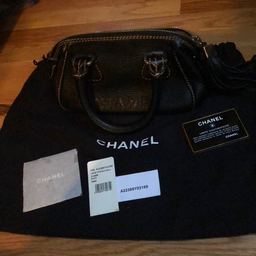 👜Chanel LAX bag! Like new! Low ball offers will not even be considered - Picture 3 of 7